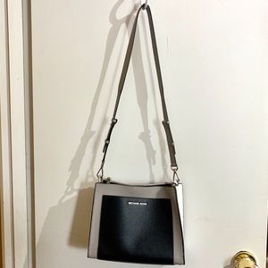 MICHAEL KORS- MEDIUM COLOR BLOCK LEATHER CROSSBODY